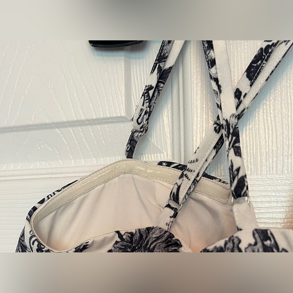 Dotti B&W Floral Dress - Picture 7 of 8